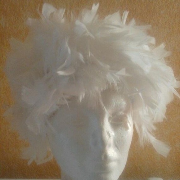 60\'s Style White Chandelle Feather Hat Headpiece